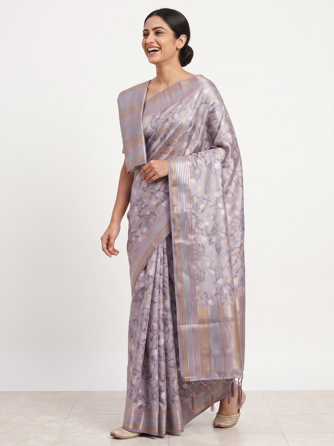 Lavender Floral Motif Weaving & Artistic Digital Printed Silk Blend Saree With Tassel Pallu - Image 4