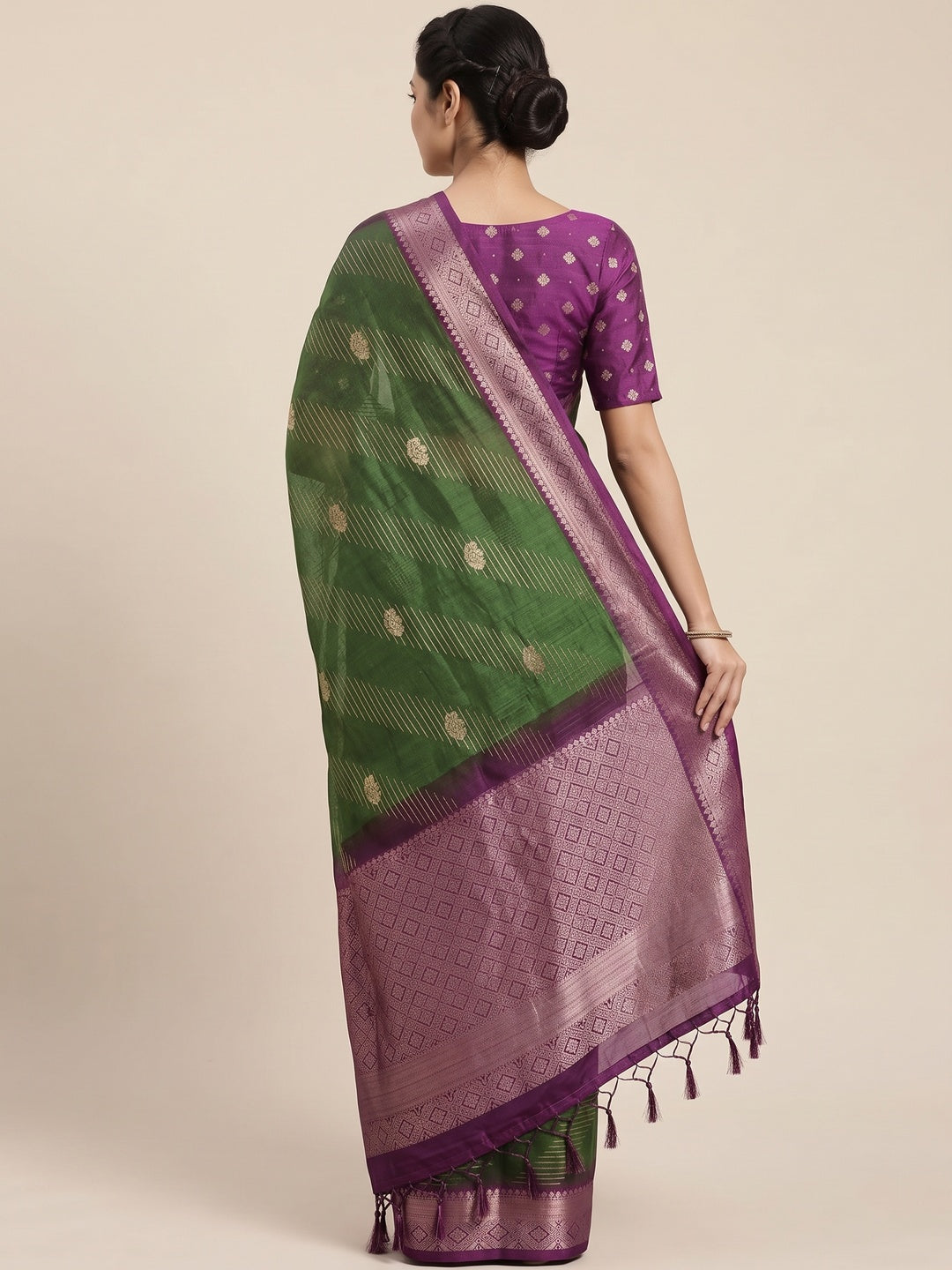 Classic Green Jacquard Saree Showcasing Floral & Zig-Zag Weaving With Tassel Pallu - Image 2