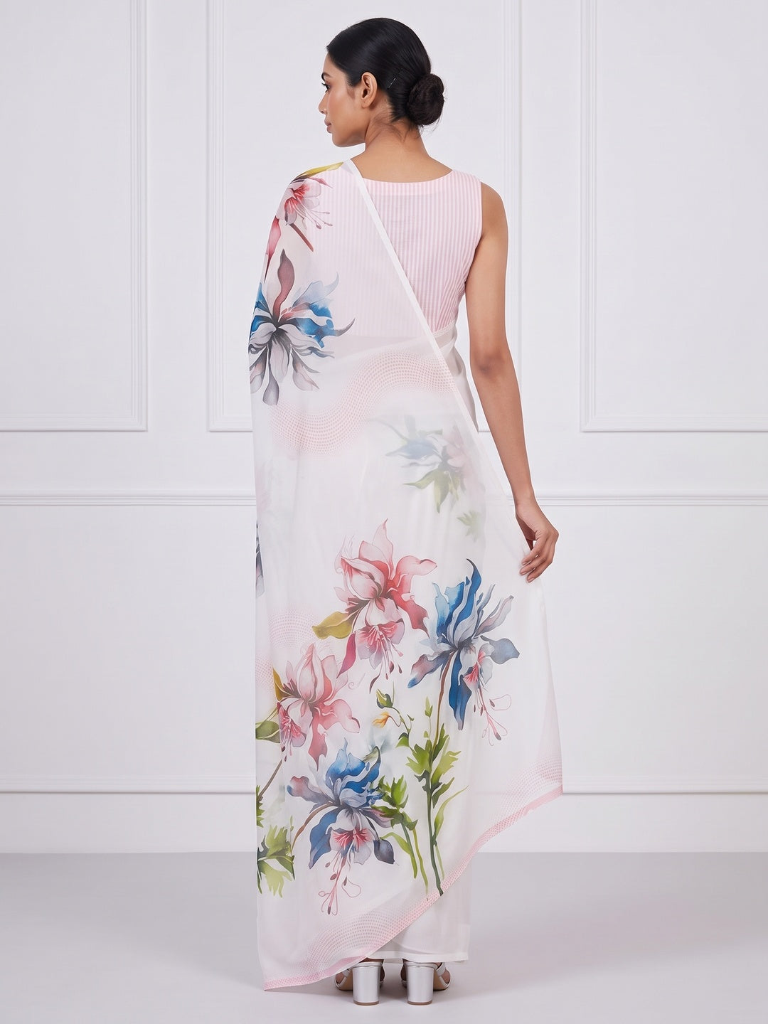 White Sparkle Star Georgette Saree Adorned With Floral Digital Prints - Image 2