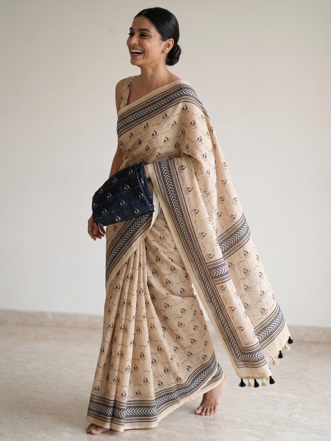 Beige Soft Linen Saree with Artistic Print Detailing - Image 4