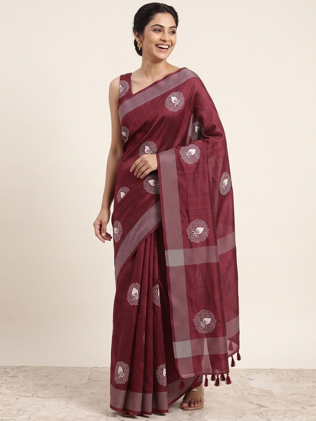 Maroon Embroidered Art Silk Saree Adorned with Classic Zari Weaving Details - Image 4