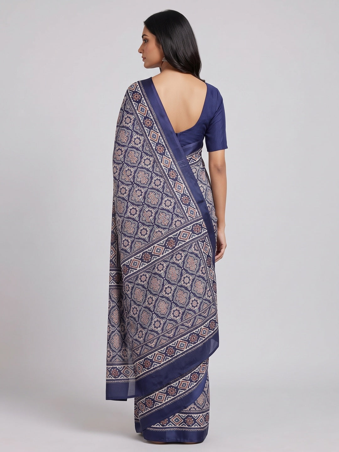 Charming Navy Blue Mill Printed Crepe Silk Saree Adorned With Vibrant Floral Design - Image 2