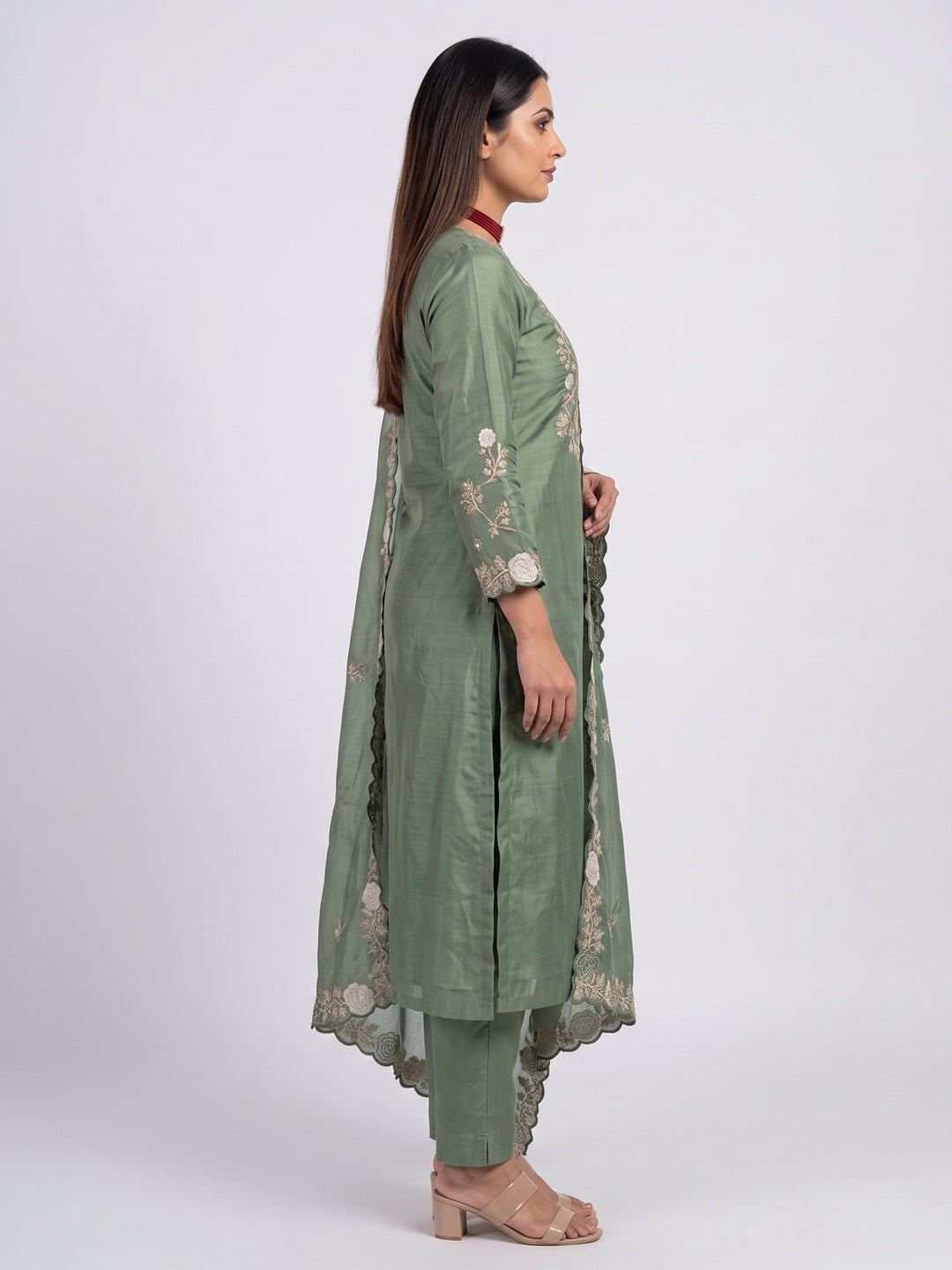 Green Lightweight Georgette Crush Saree Adorned with Delicate Floral Embroidery - Image 3