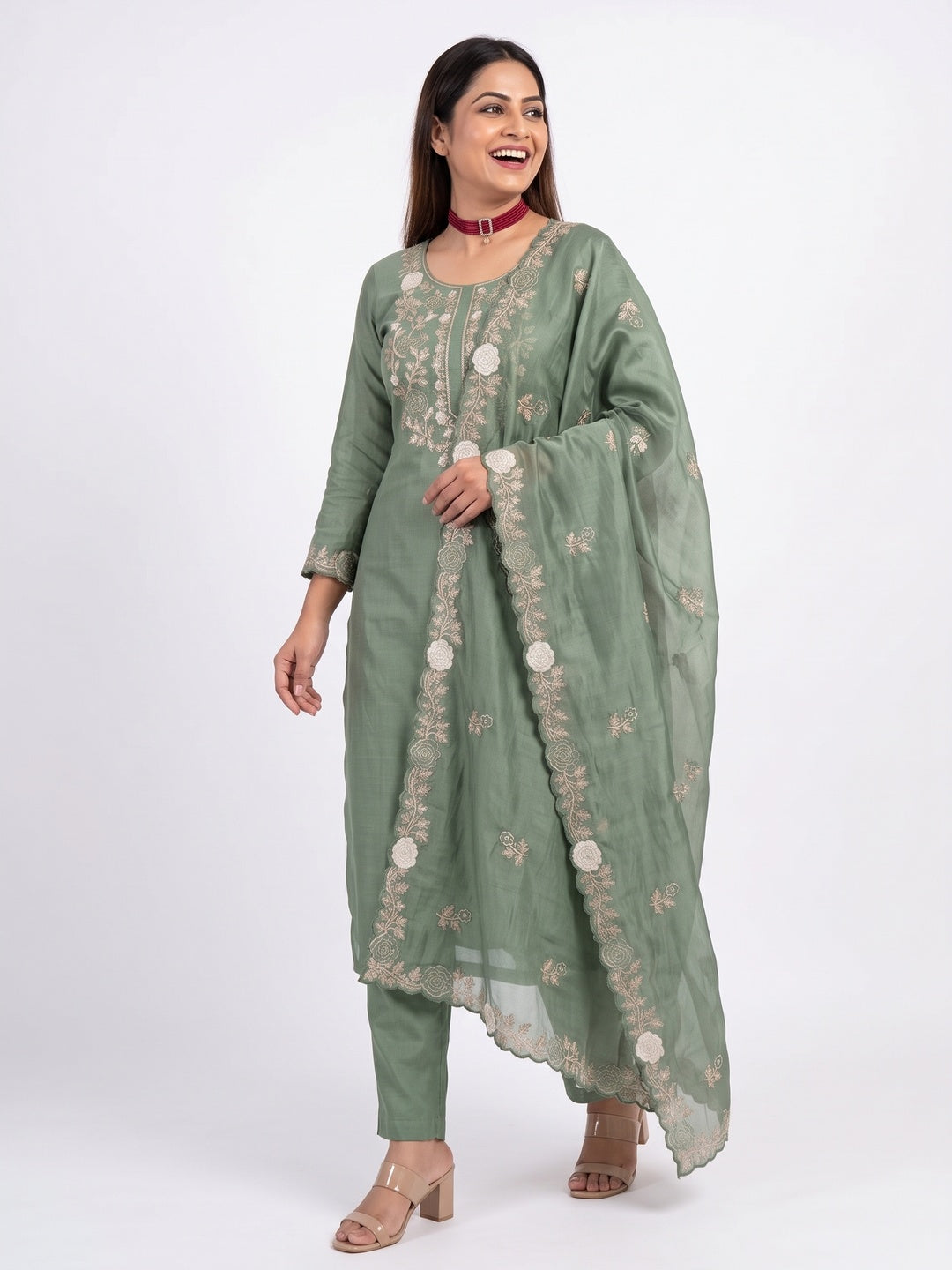 Green Lightweight Georgette Crush Saree Adorned with Delicate Floral Embroidery - Image 4