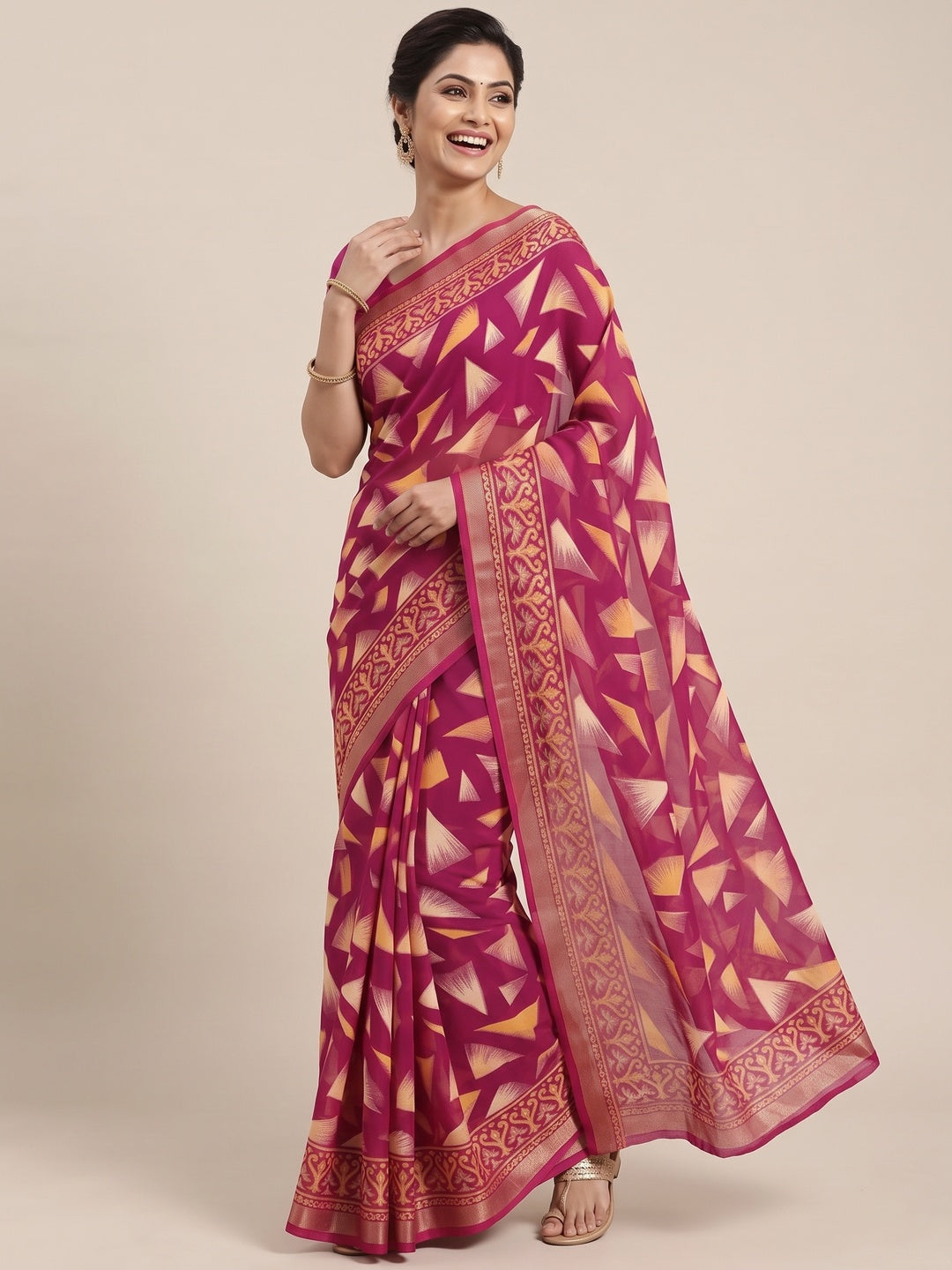 Magenta Saree in Brasso with Contemporary Geometric Print - Image 4