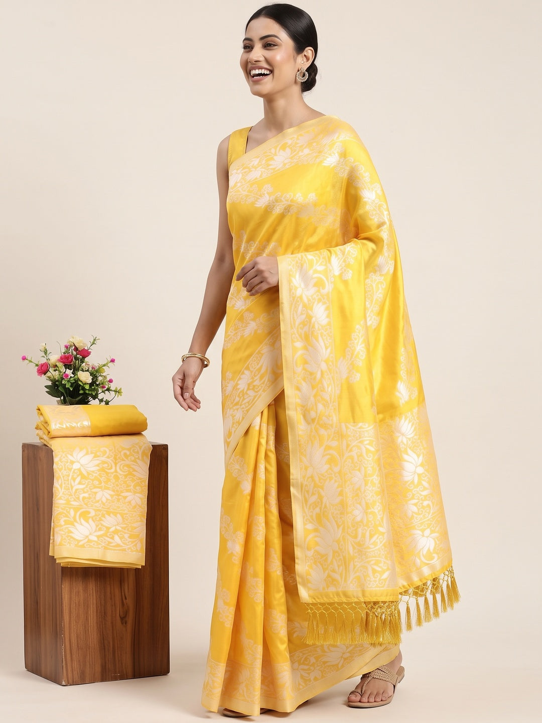 Radiant Yellow Woven Silk Saree with Floral Accents - Image 4