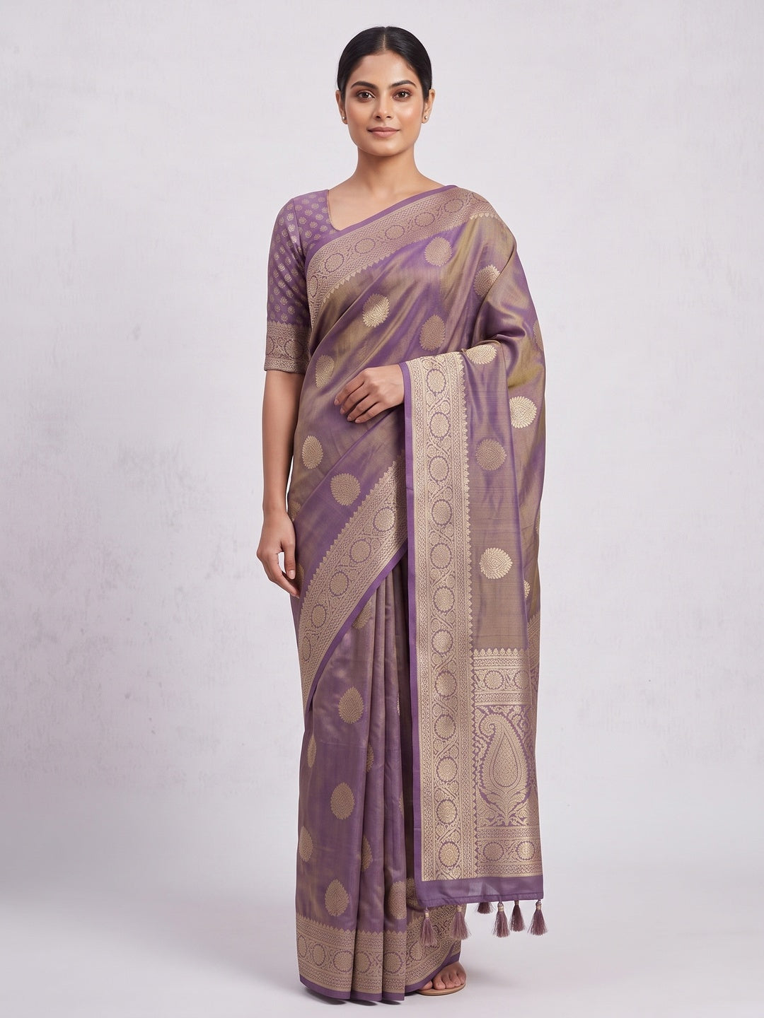 Lavender Pure Banarasi Silk Saree Adorned with Intricate Zari Butti Woven Detailing - Image 1