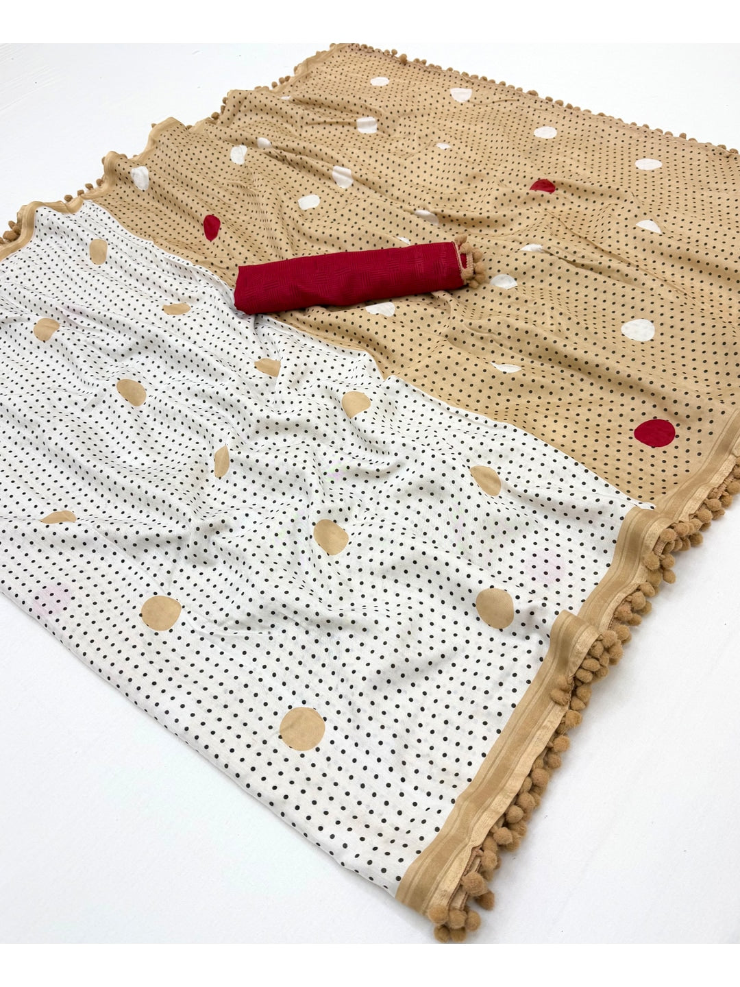 Peachmode Beige Polka Dot Mul Cotton Saree with Blouse - Image 4
