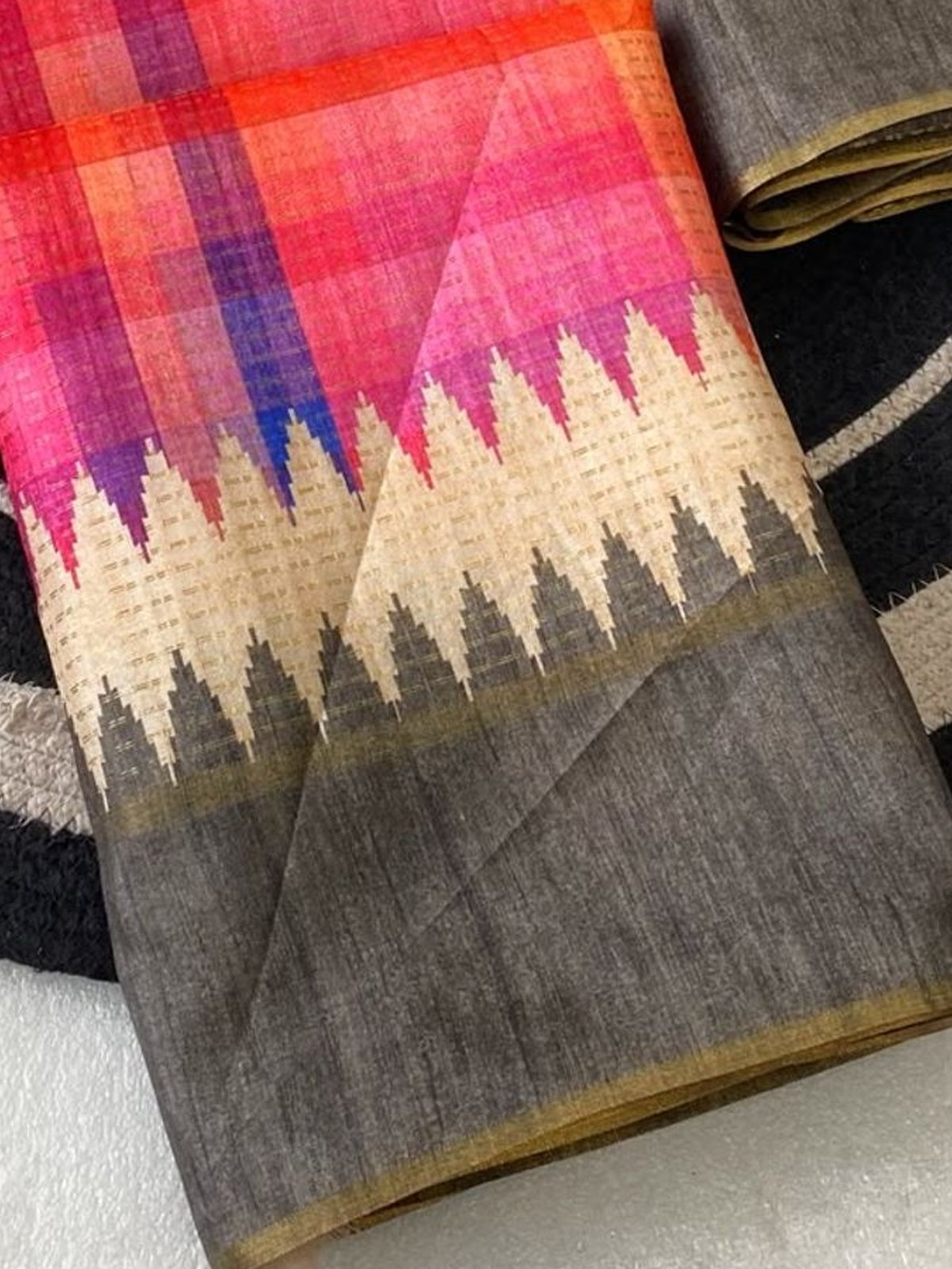 Peachmode Grey Checked Tussar Silk Saree - Image 4