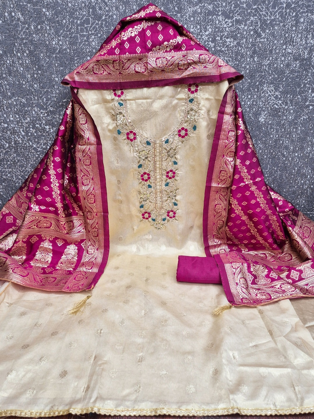 Cream Magenta Floral Embroidered Shimmer Unstitched Dress Material - Image 5