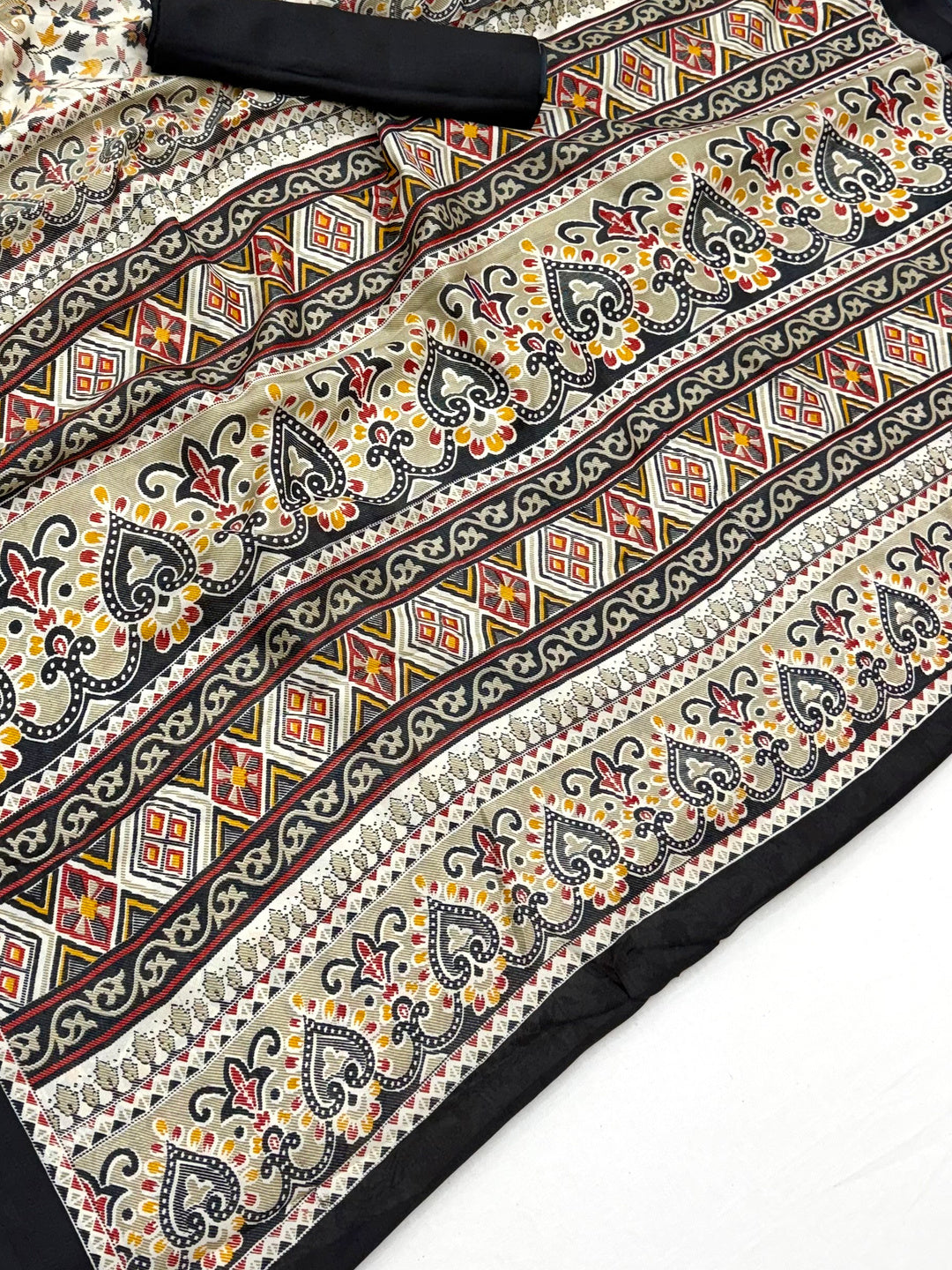 Peachmode Cream Black Art Silk Printed Saree - Image 5