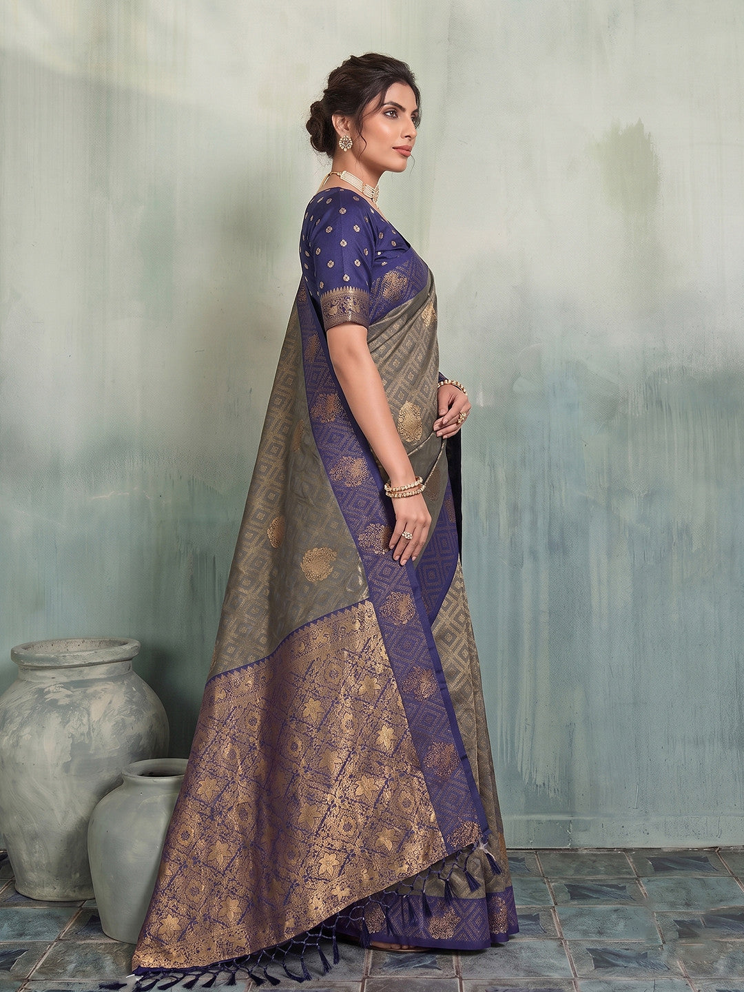 Peachmode Grey Silk Blend Woven Saree - Image 2