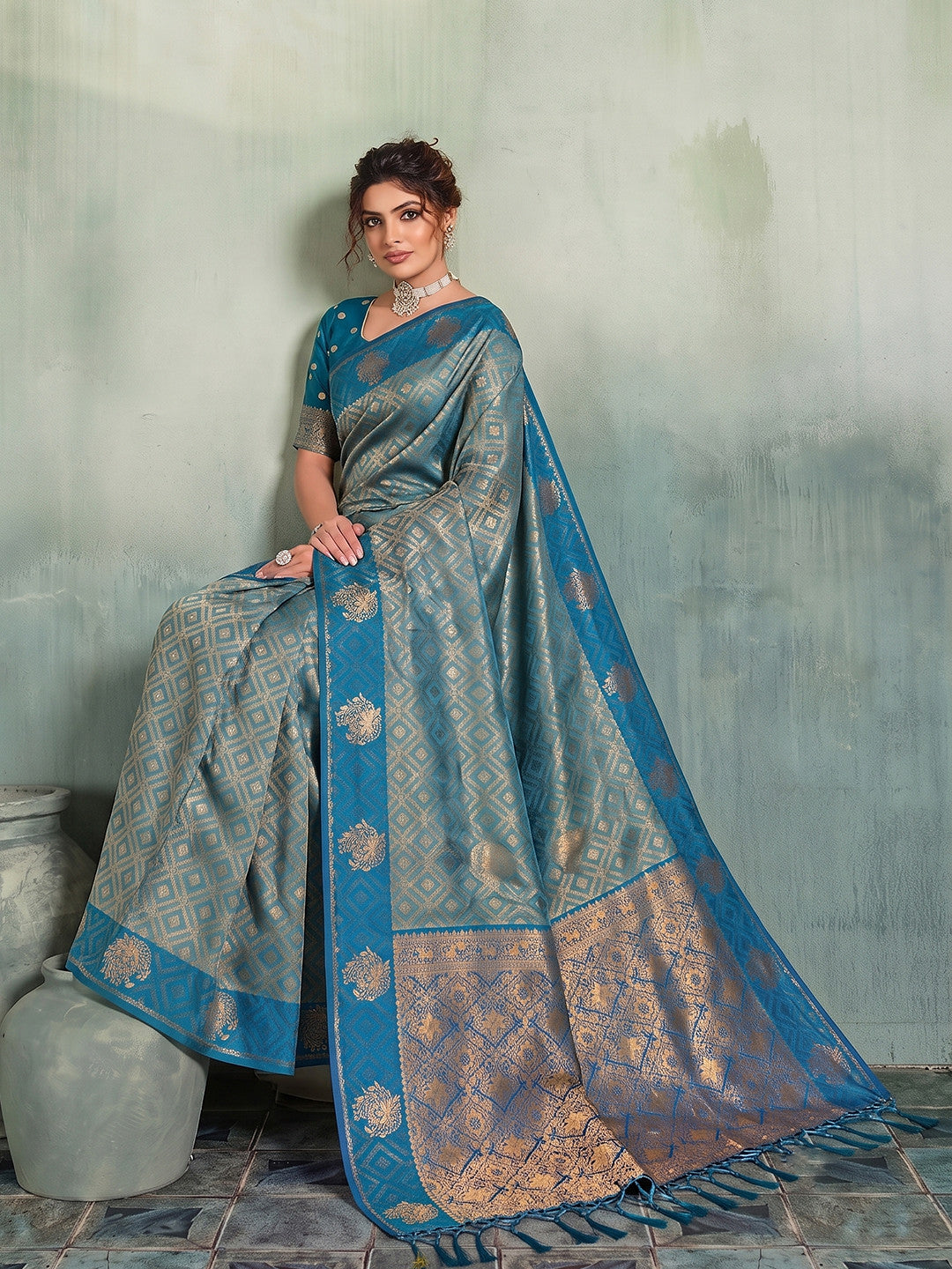Peachmode Light Blue Silk Blend Woven Saree - Image 4