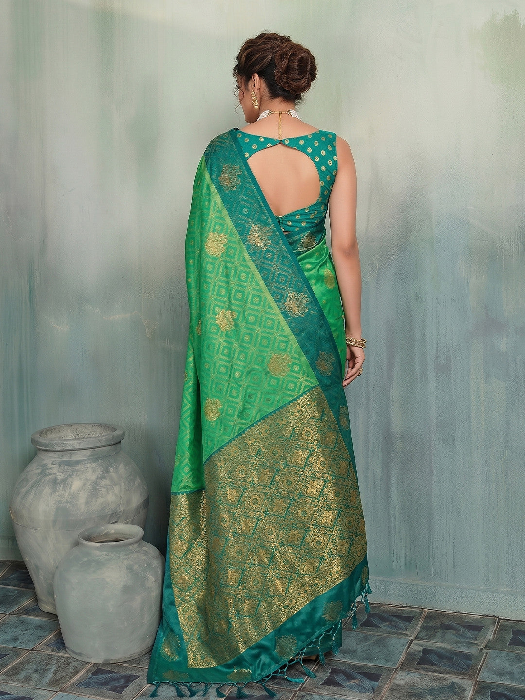 Peachmode Light Green Silk Blend Woven Saree - Image 2