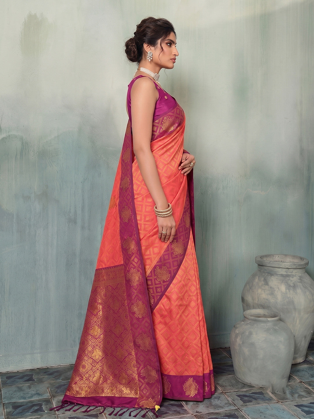 Peachmode Magenta Silk Blend Woven Saree - Image 3