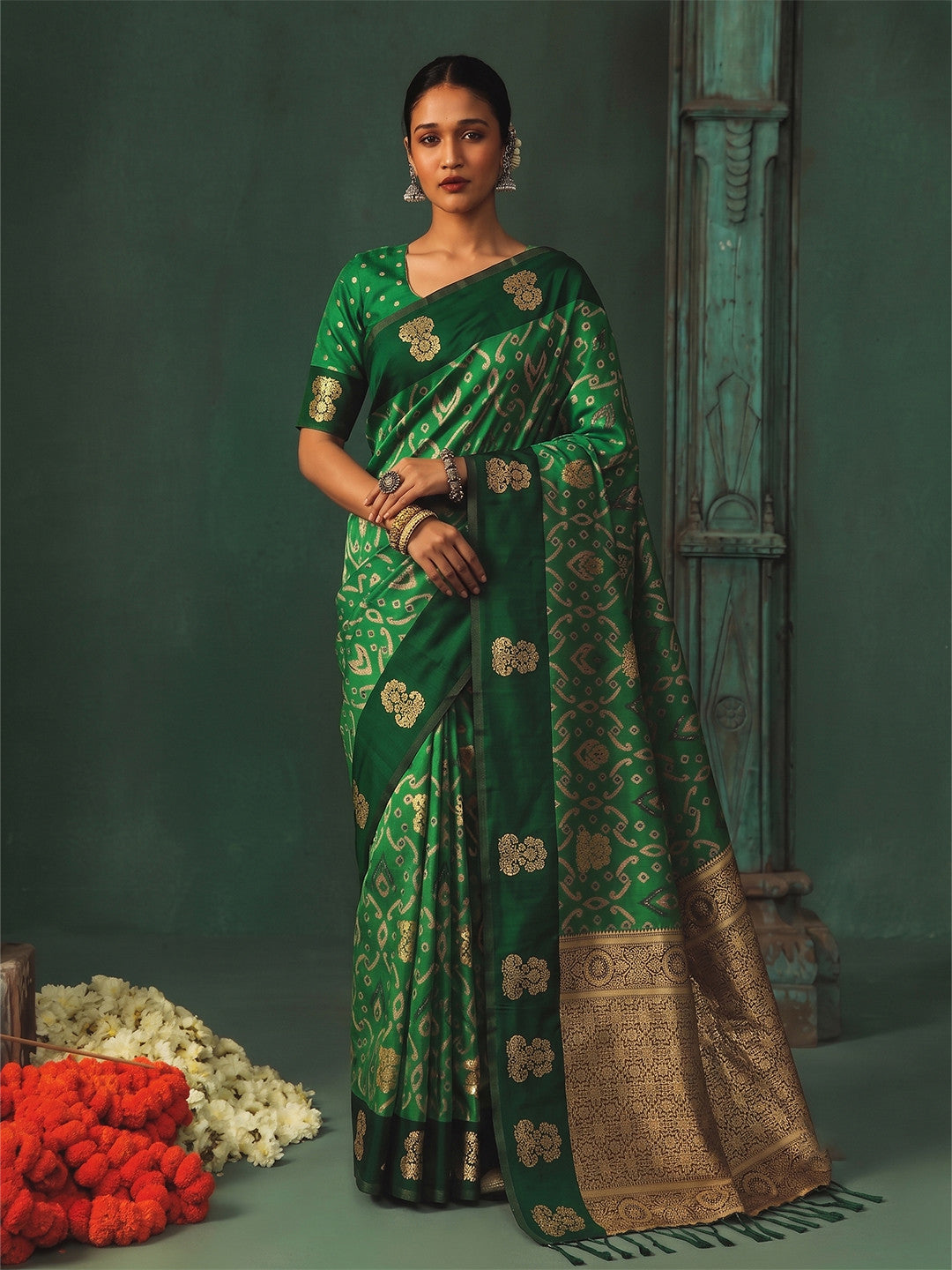 Peachmode Green Silk Blend Woven Saree - Image 1