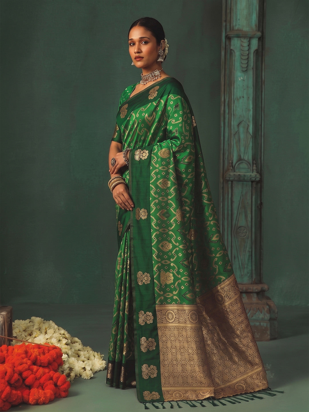 Peachmode Green Silk Blend Woven Saree - Image 2