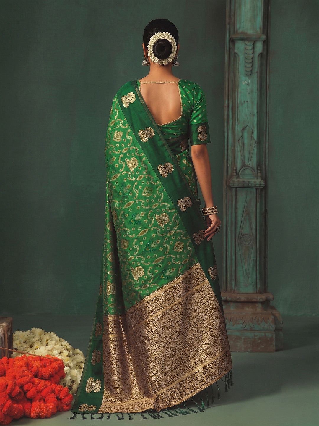 Peachmode Green Silk Blend Woven Saree - Image 3
