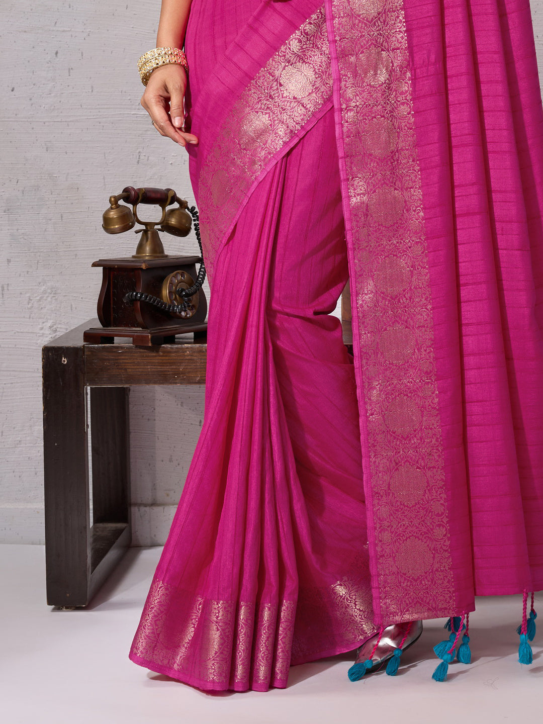 Peachmode Rani Pink Chiffon Foil Border Saree - Image 5