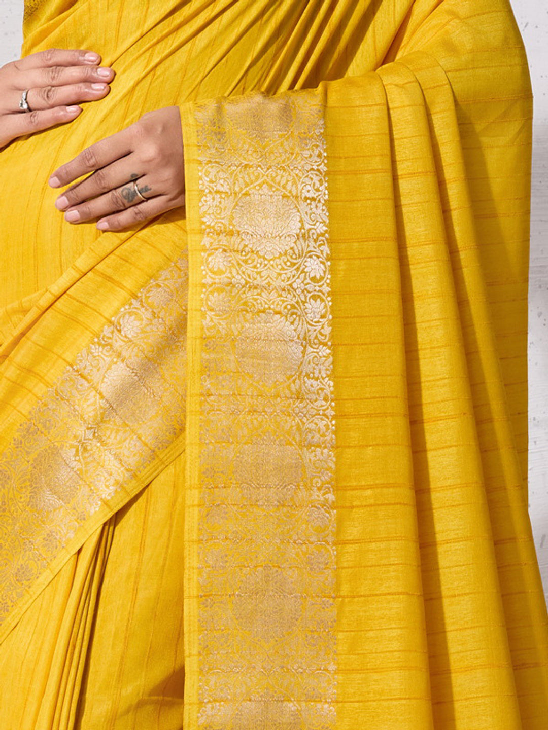 Peachmode Yellow Chiffon Foil Border Saree - Image 4