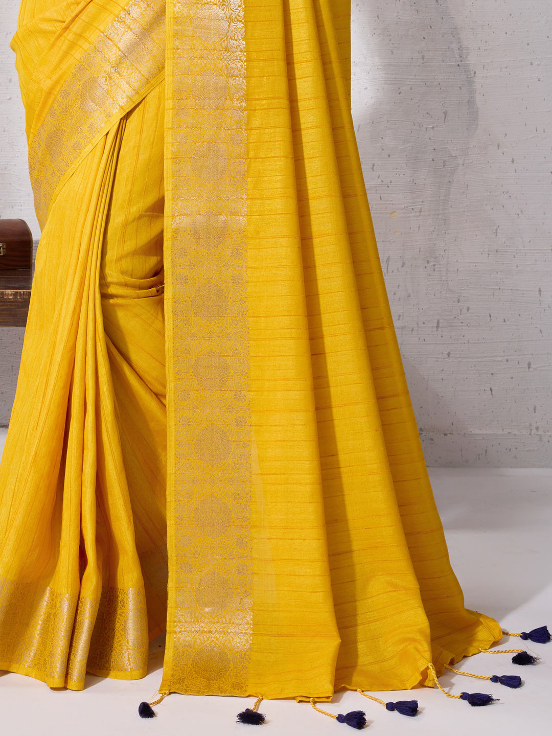 Peachmode Yellow Chiffon Foil Border Saree - Image 5