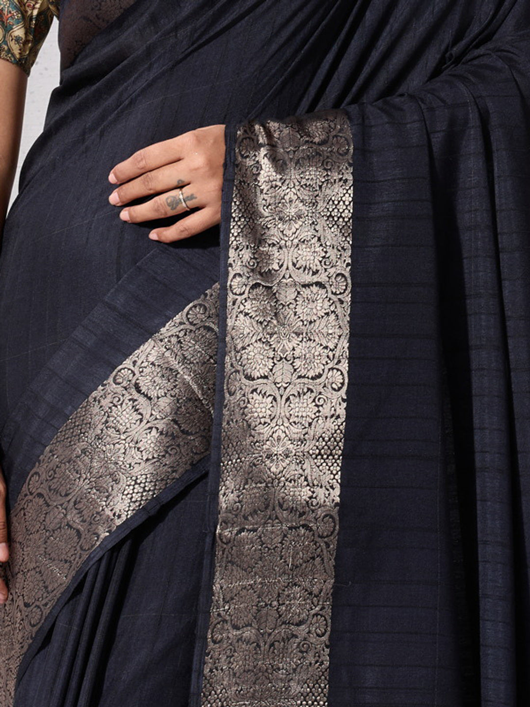 Peachmode Black Chiffon Foil Border Saree - Image 4