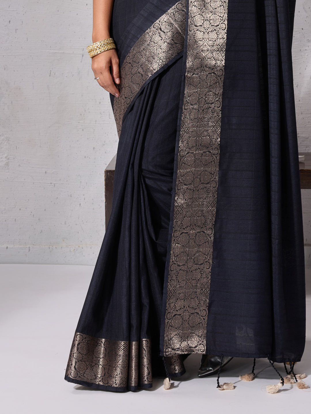 Peachmode Black Chiffon Foil Border Saree - Image 5