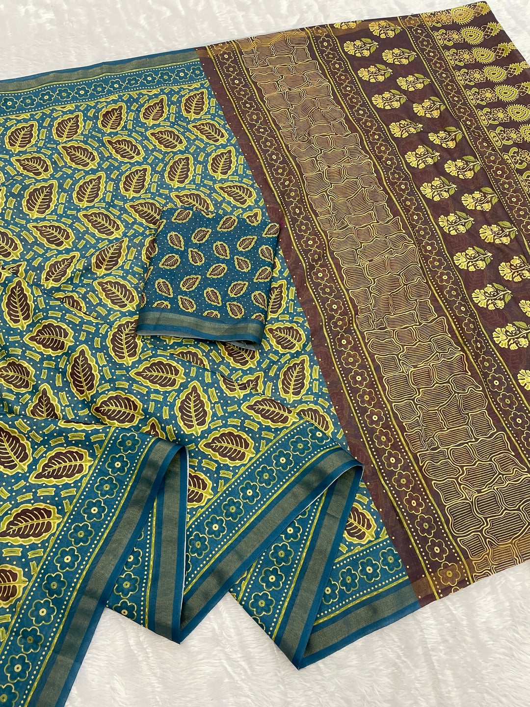 Peachmode Turquoise Ajrak Printed Mul Cotton Saree - Image 2