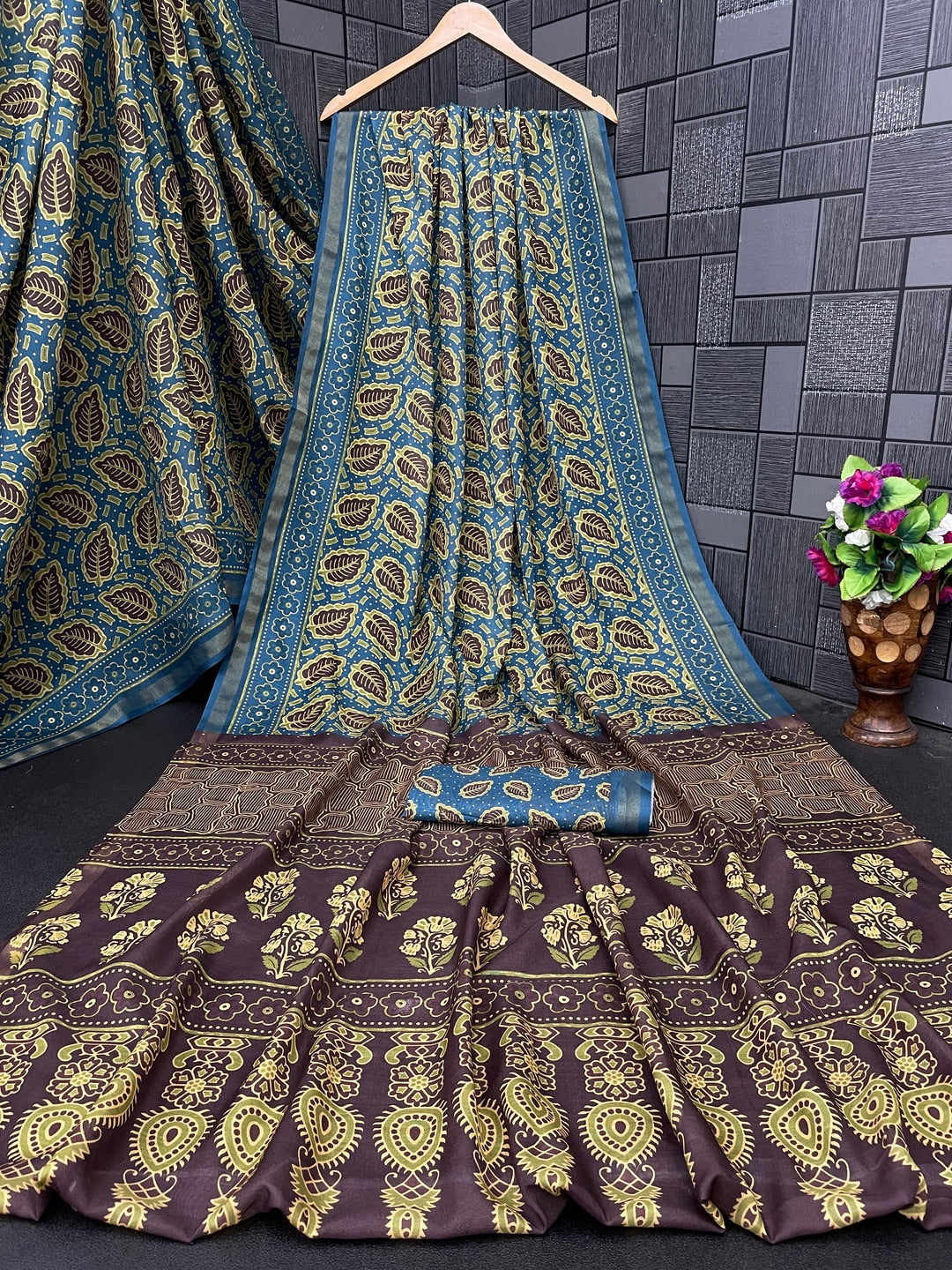 Peachmode Turquoise Ajrak Printed Mul Cotton Saree - Image 3