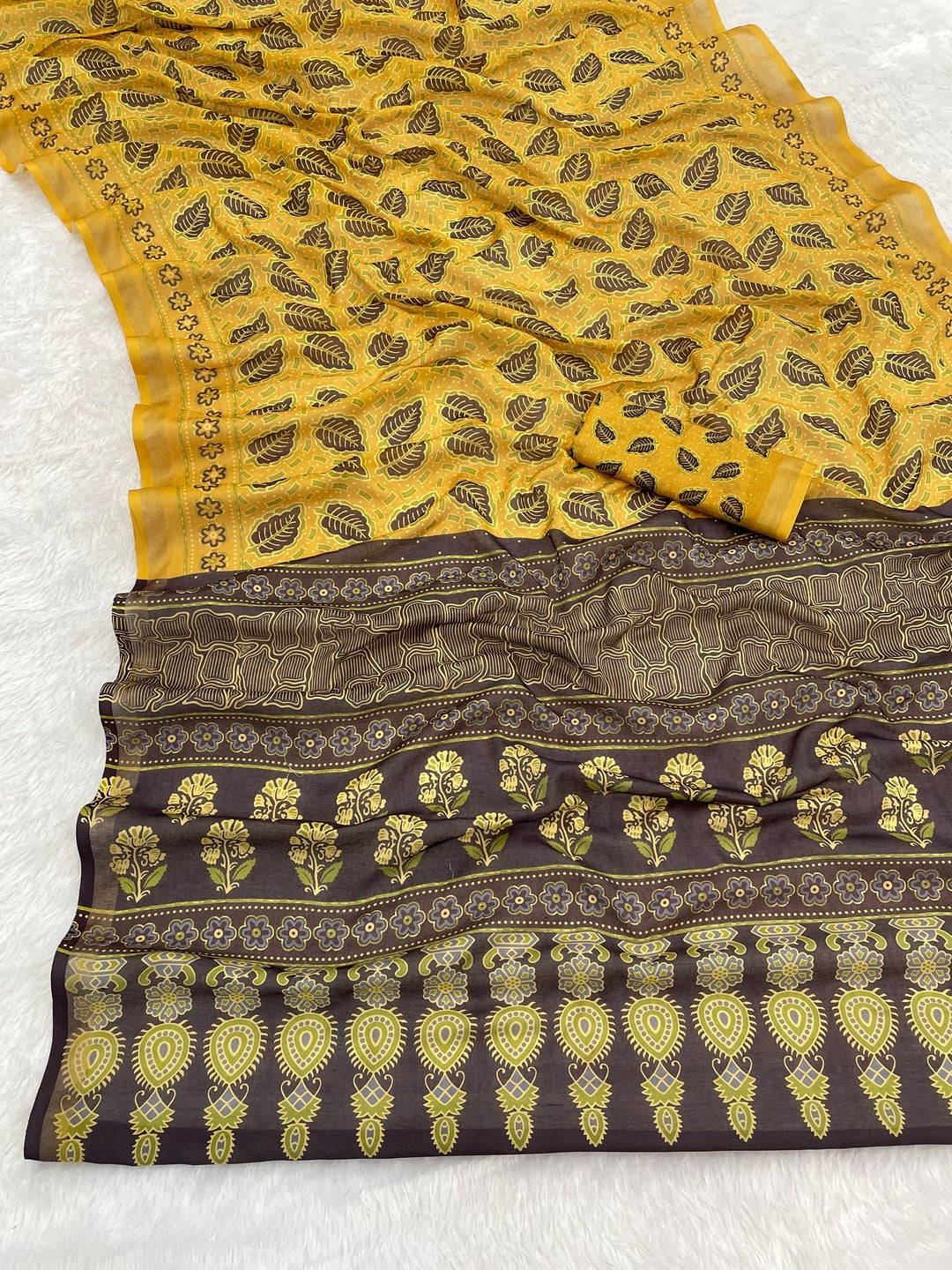 Peachmode Mustard Ajrak Printed Mul Cotton Saree - Image 4