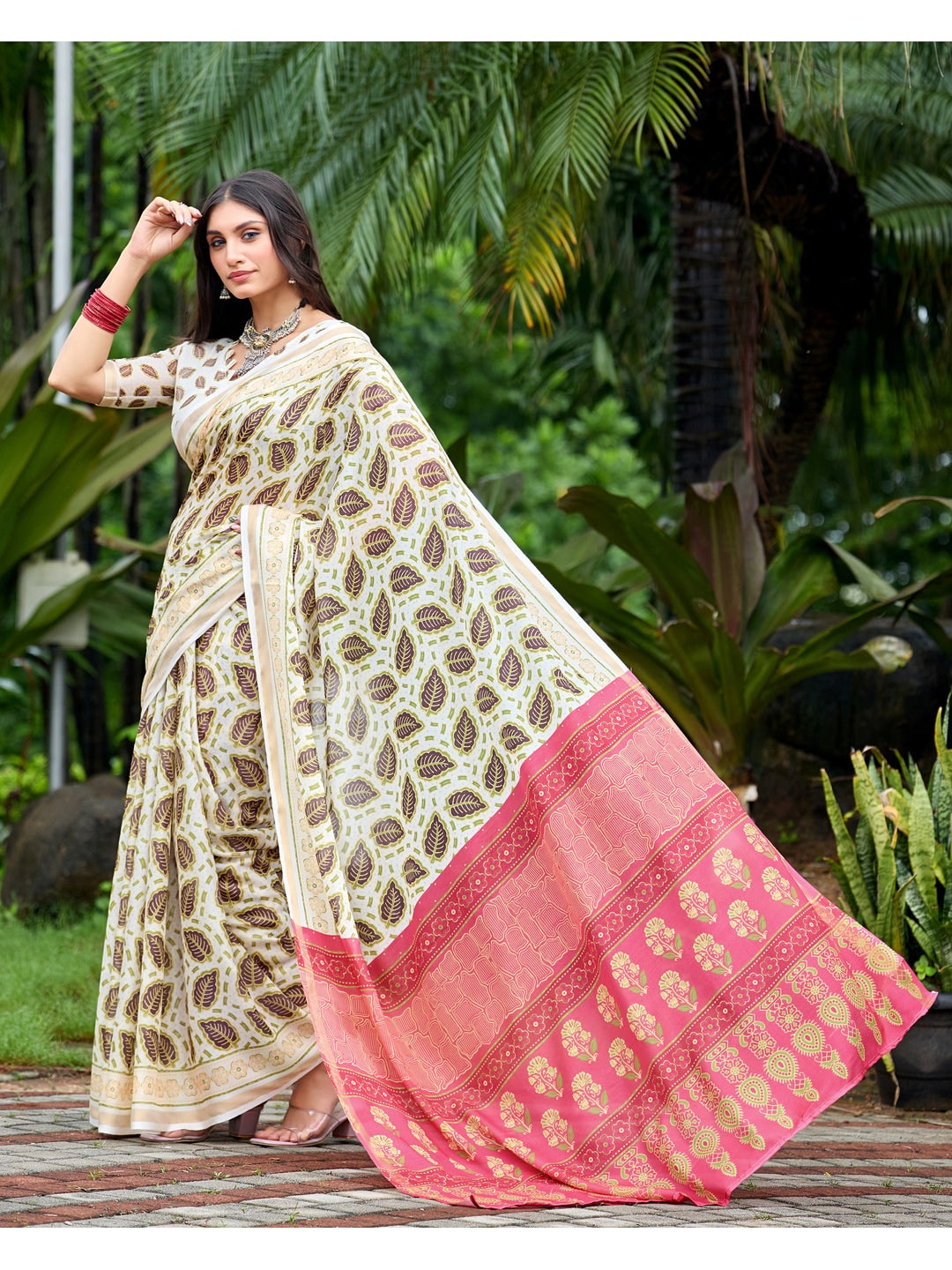 Peachmode White Ajrak Printed Mul Cotton Saree - Image 1