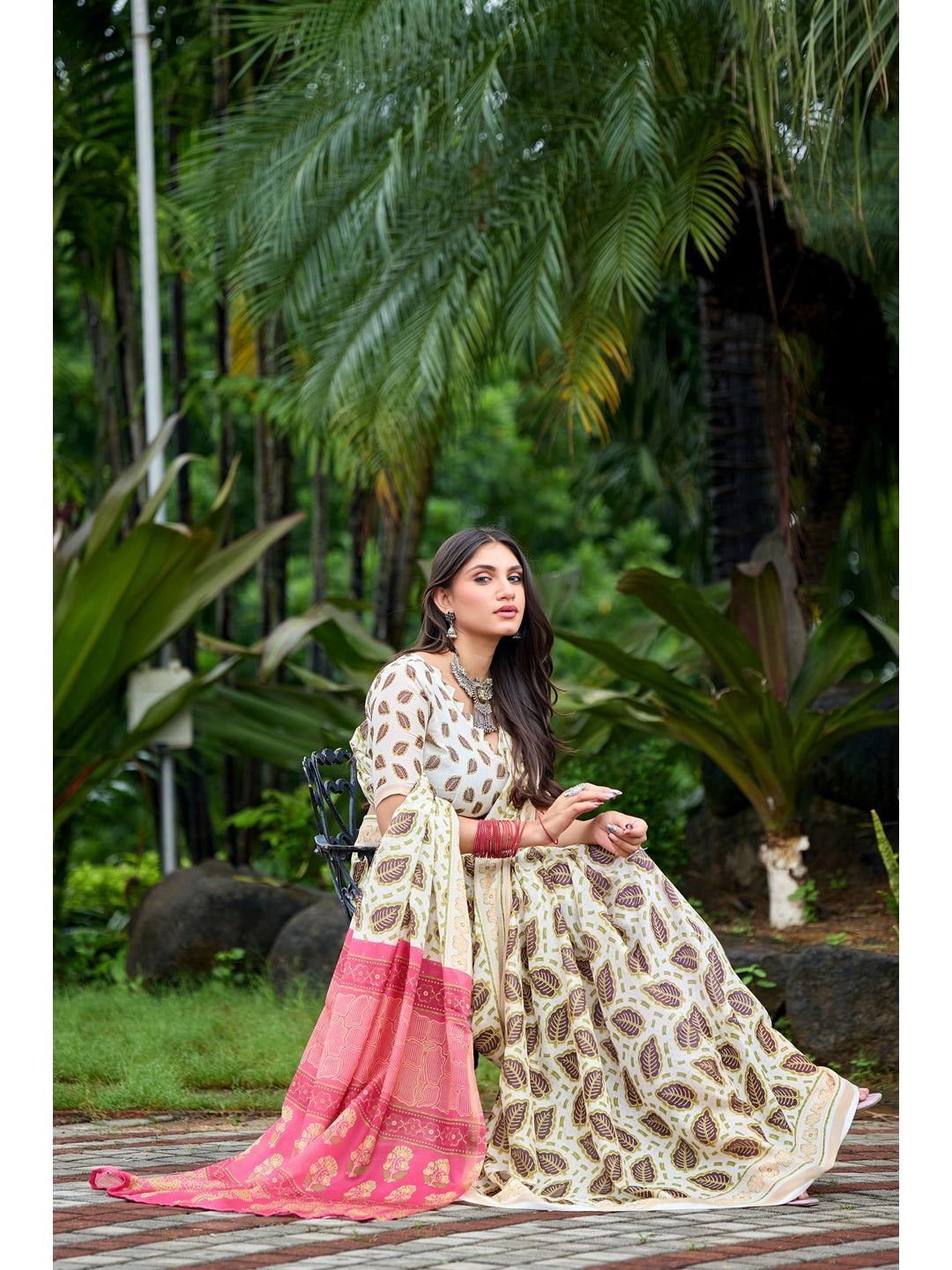 Peachmode White Ajrak Printed Mul Cotton Saree - Image 2