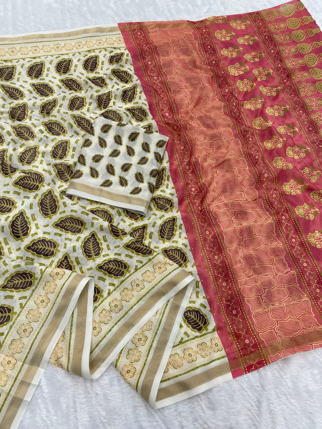 Peachmode White Ajrak Printed Mul Cotton Saree - Image 3