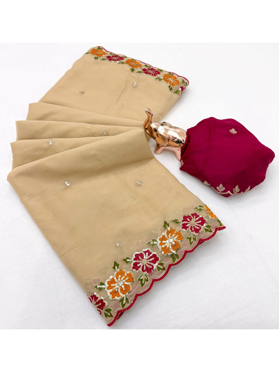 Peachmode Cream Floral Embroidered Georgette Saree - Image 5
