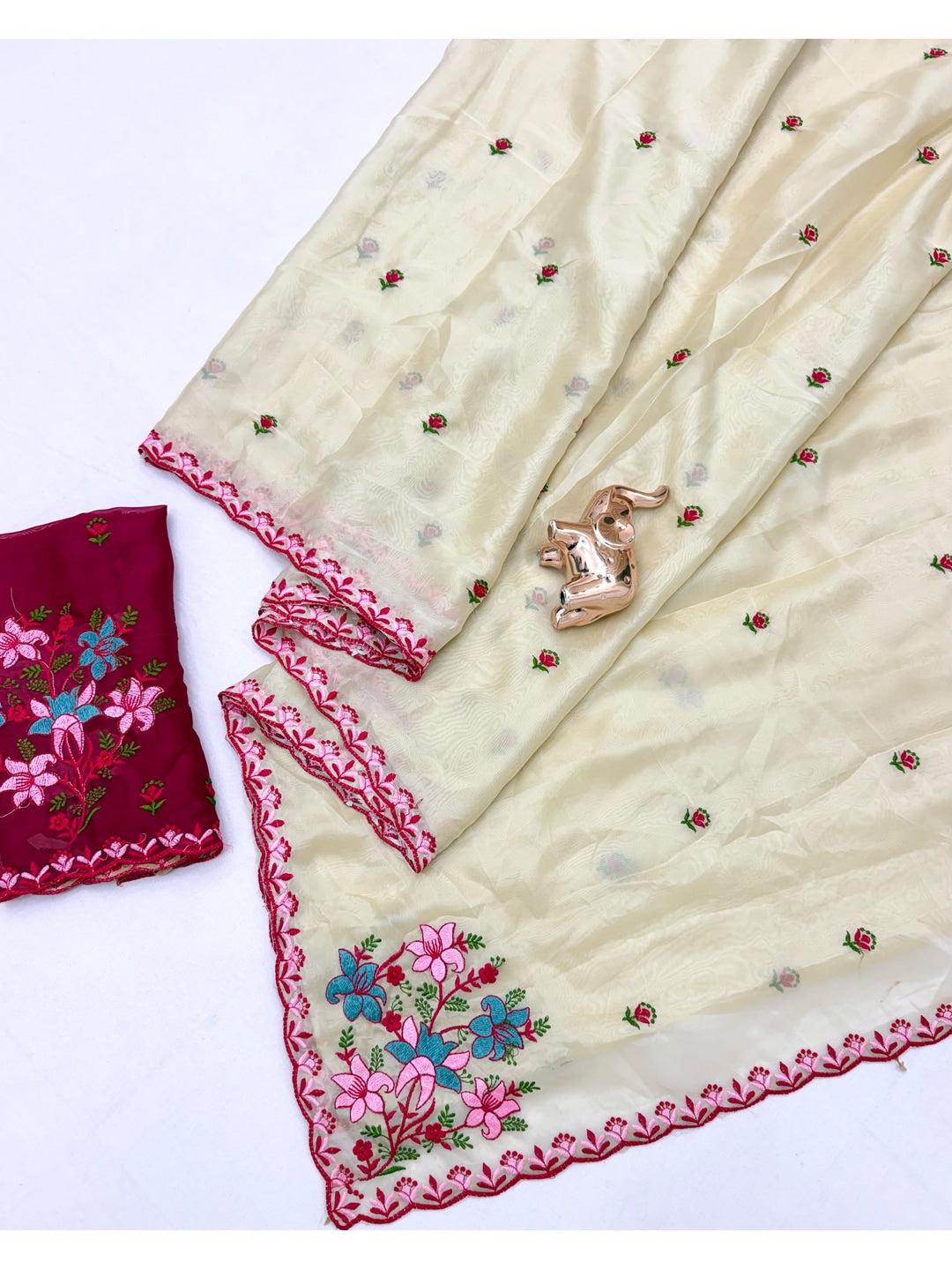 Peachmode Cream Rose Floral Embroidered Viscose Rangoli Saree - Image 3