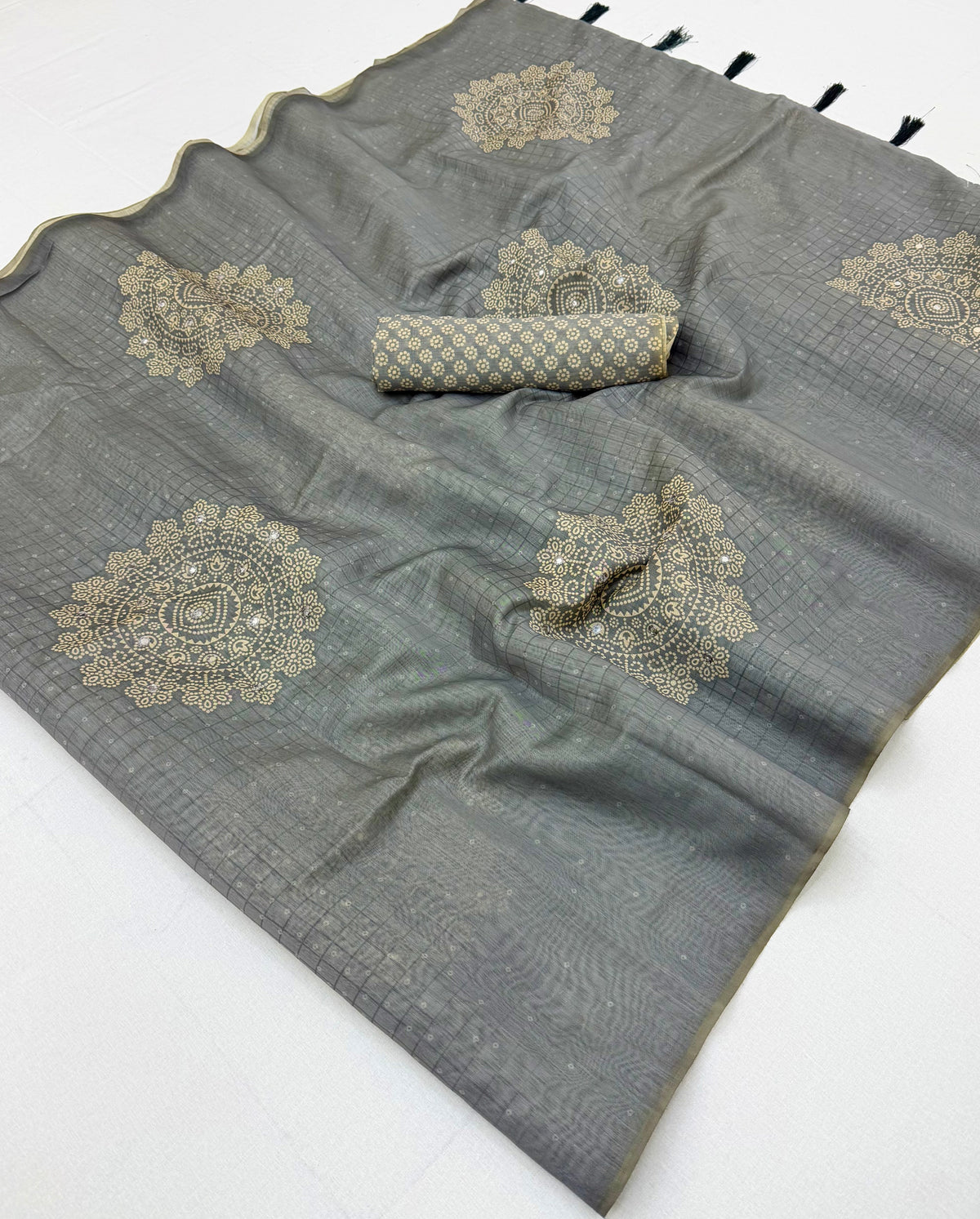 Peachmode Grey Bandhani Mirror Work Linen Saree - Image 3