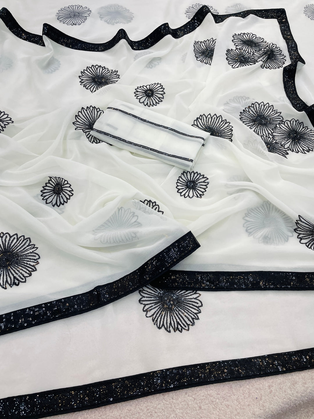 Peachmode Off White Floral Sequin Georgette Saree With Blouse - Image 3