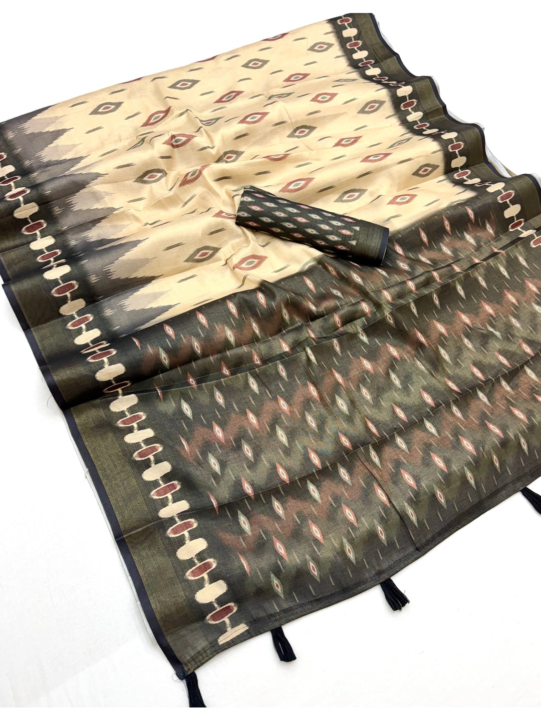 Peachmode Cream Digital Printed Silk Blend Saree - Image 3