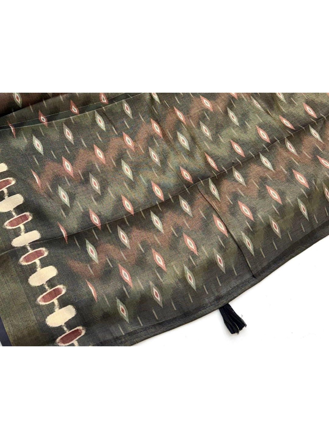 Peachmode Cream Digital Printed Silk Blend Saree - Image 5