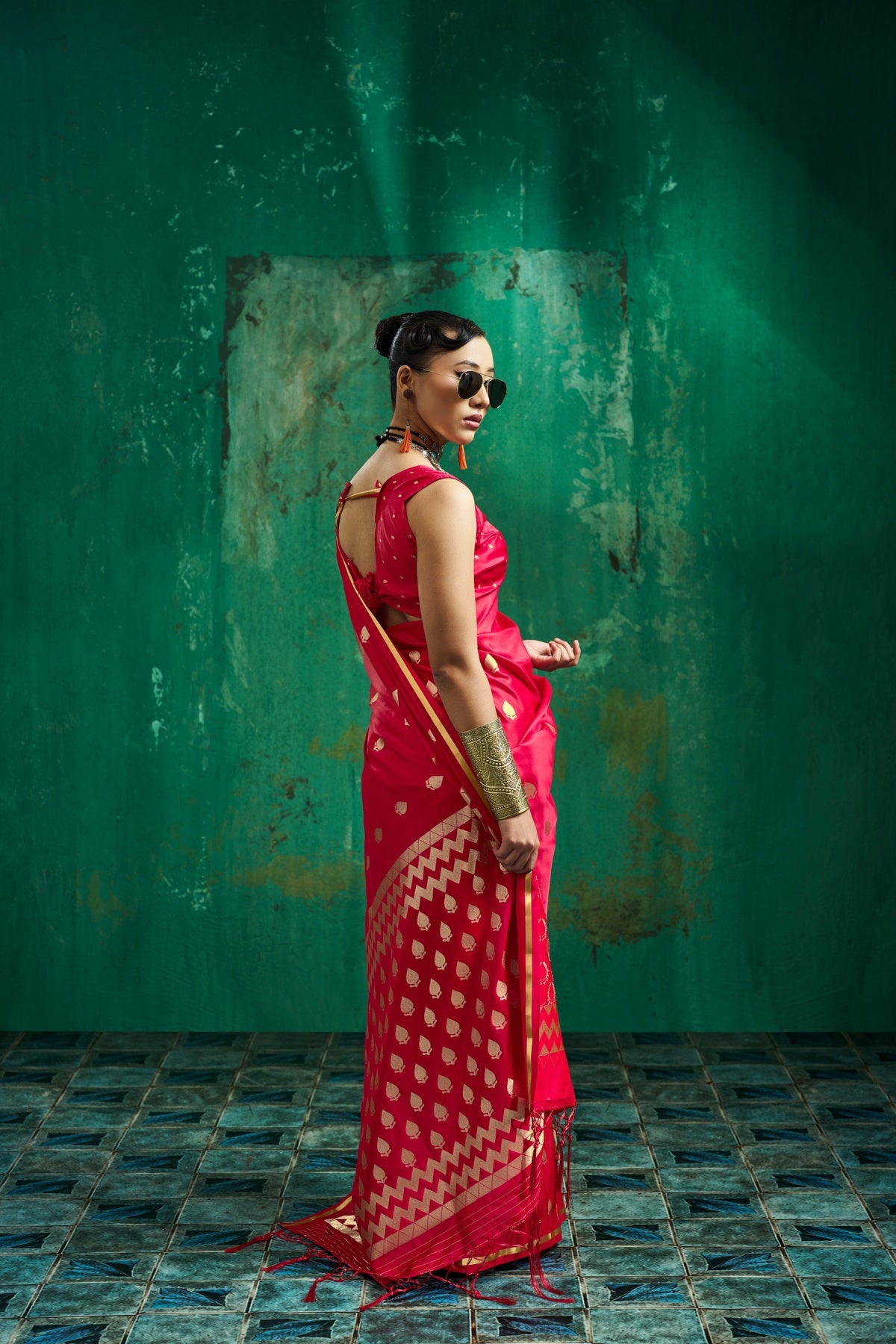 Peachmode Red Satin Handloom Woven Saree - Image 2