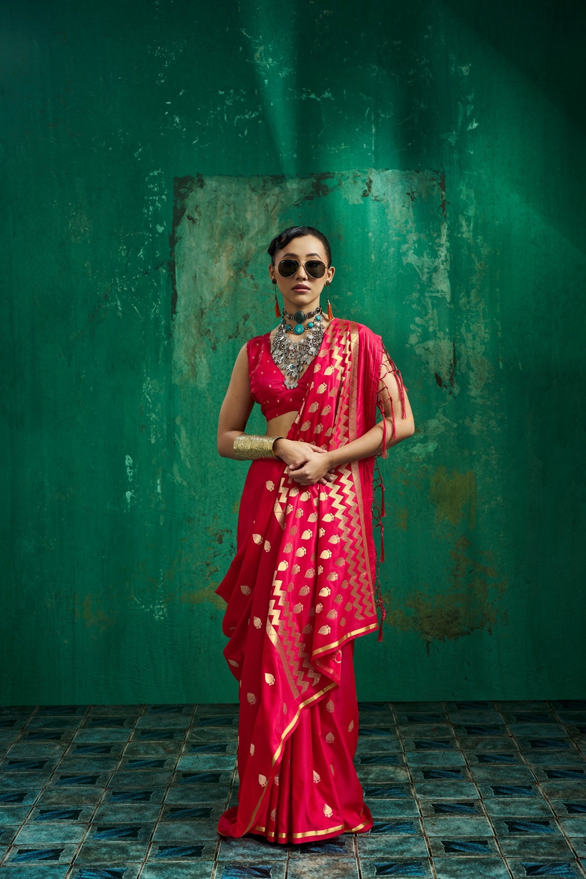Peachmode Red Satin Handloom Woven Saree - Image 4