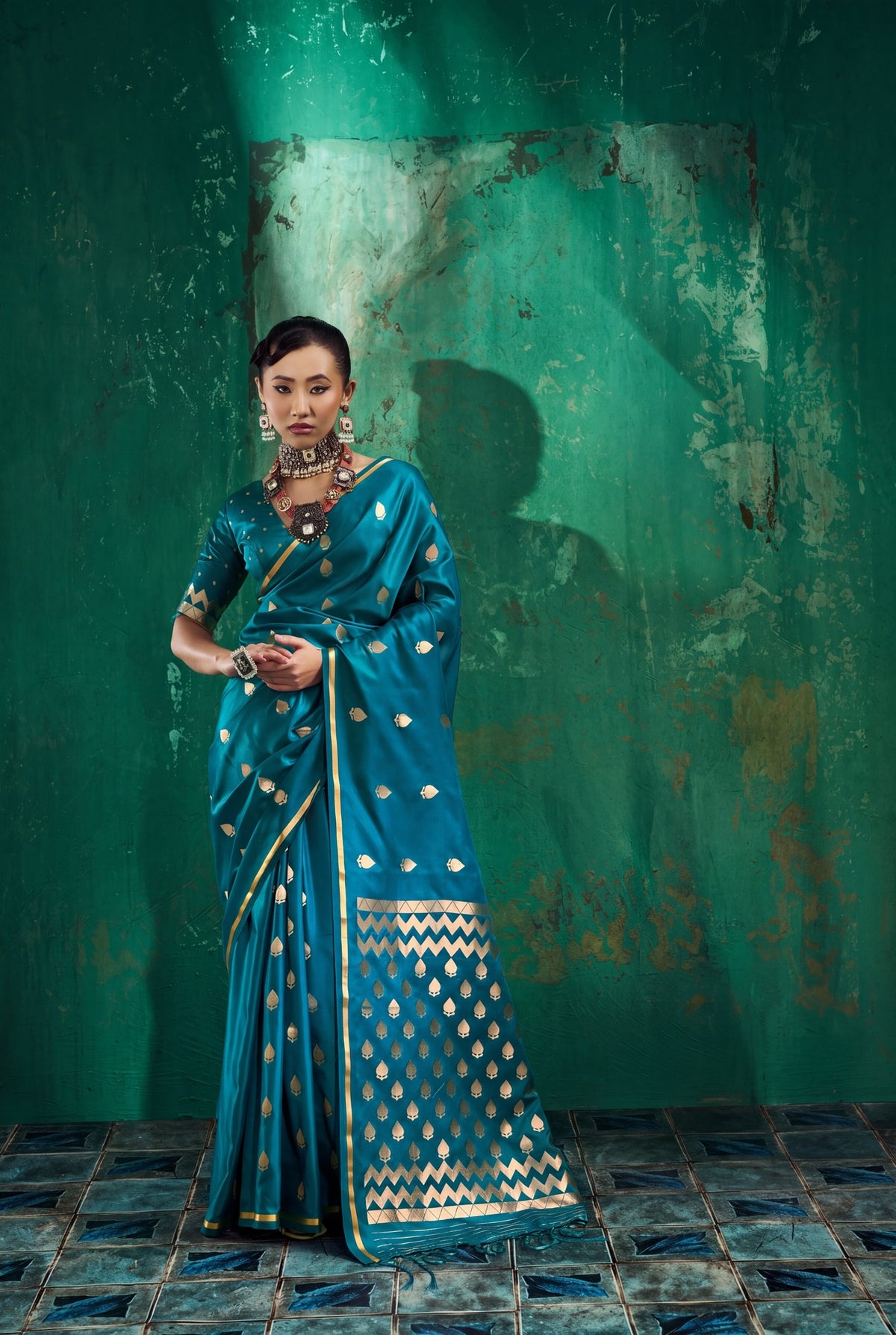 Peachmode Teal Satin Handloom Woven Saree - Image 1