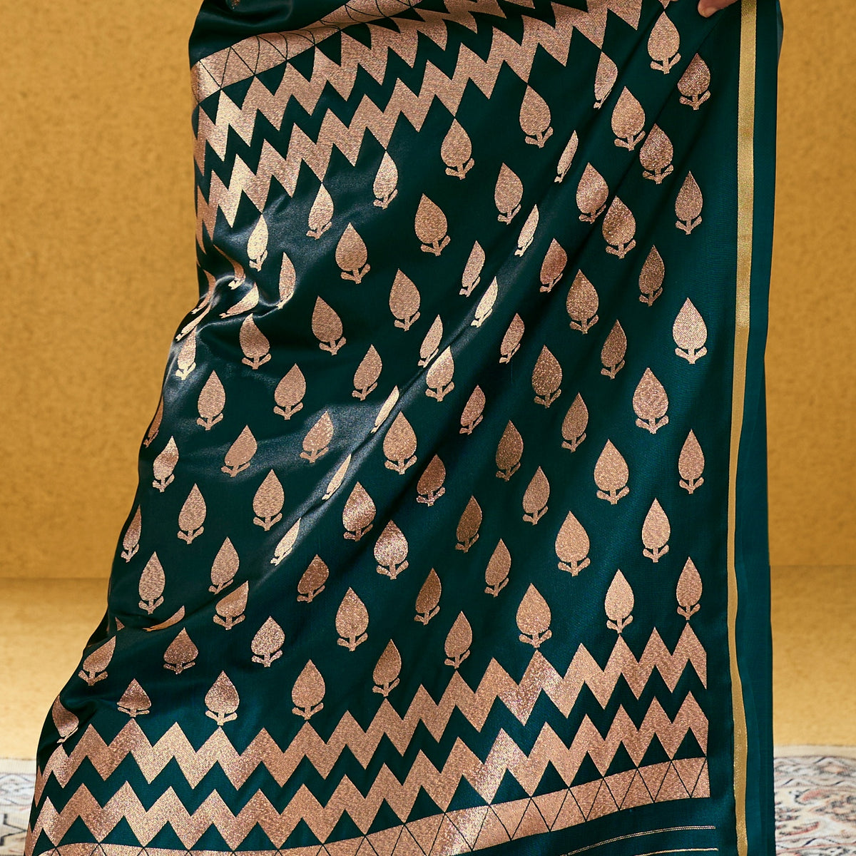 Peachmode Green Satin Handloom Woven Saree - Image 4