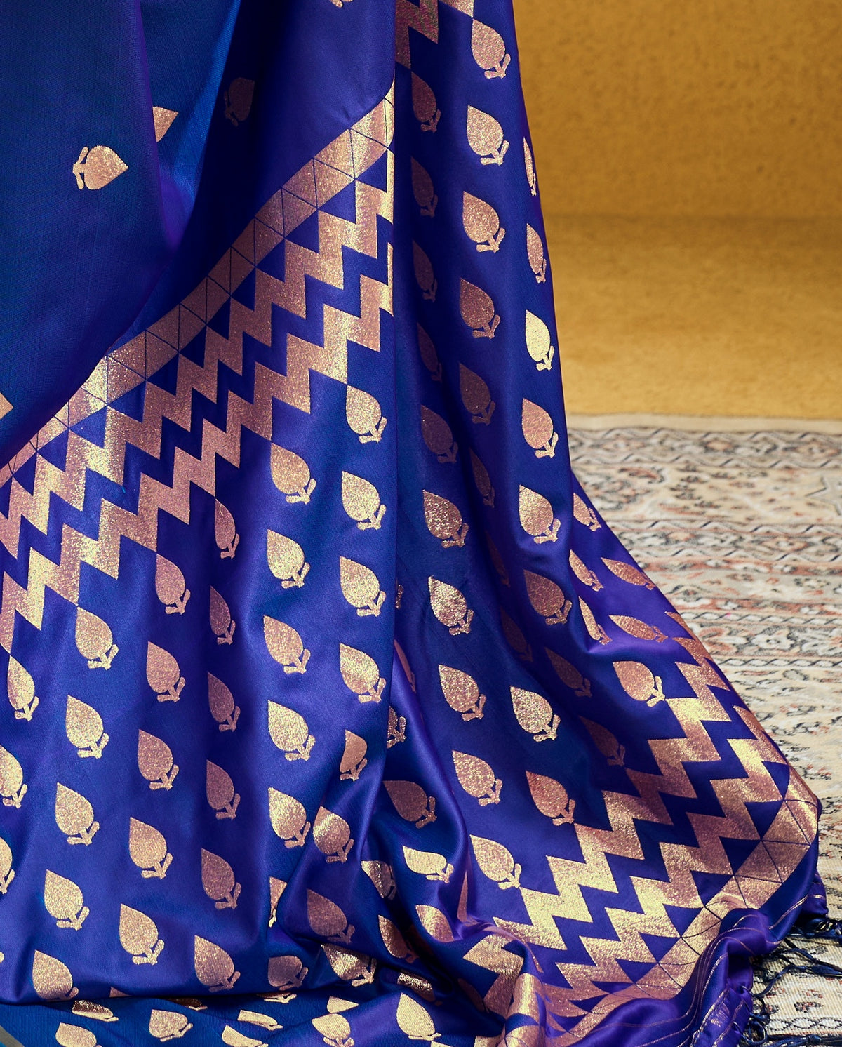 Peachmode Blue Satin Handloom Woven Saree - Image 5