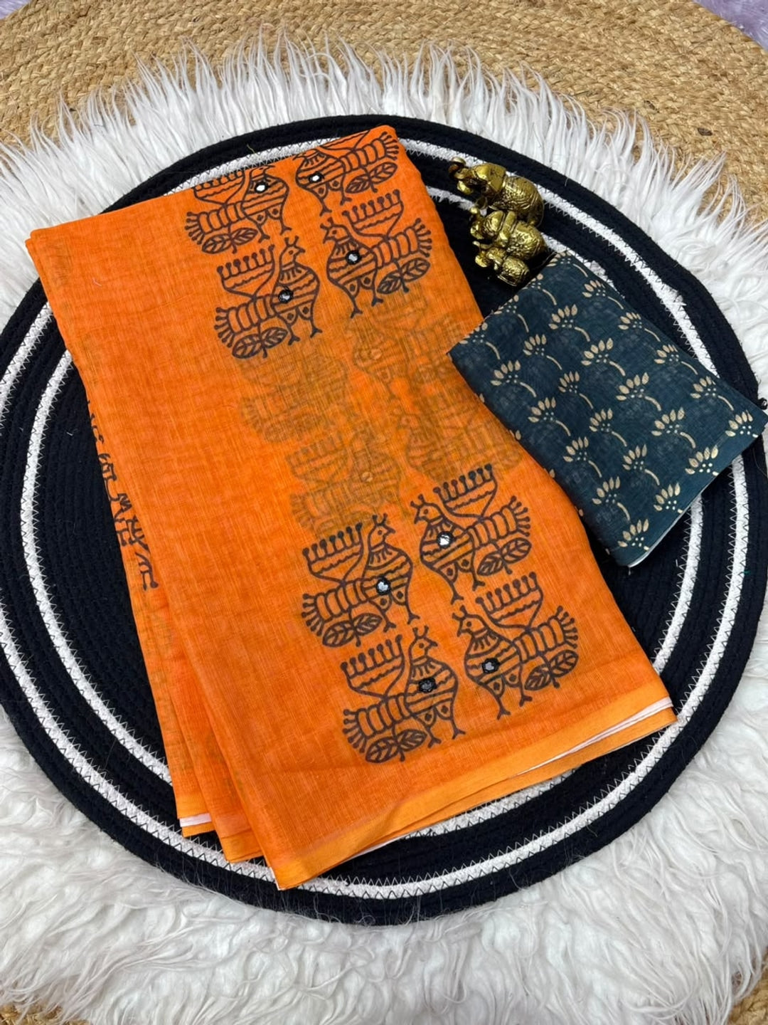 Peachmode Orange Bird Motif Printed Linen Saree With Mirror Work - Image 4