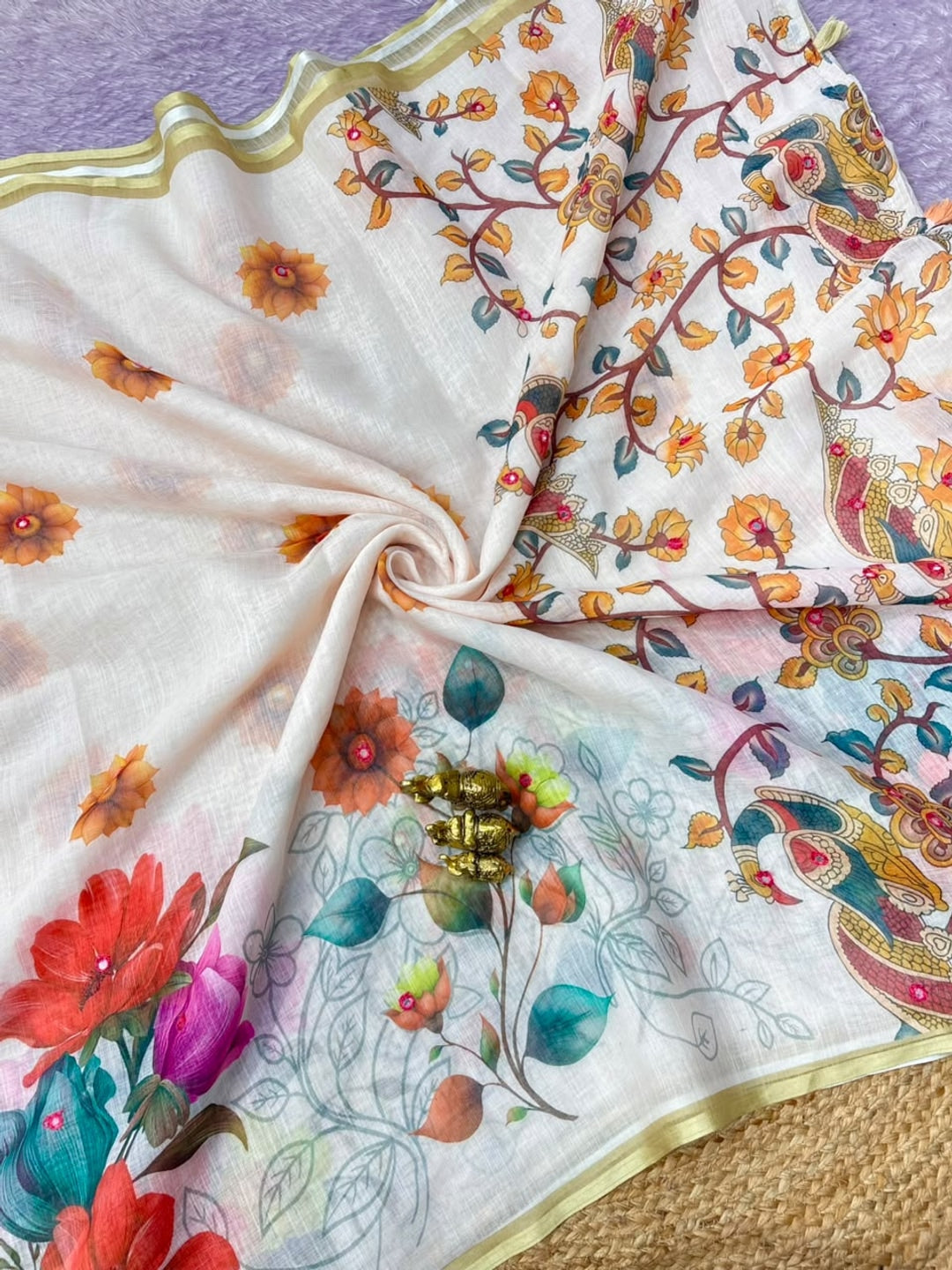 Peachmode White Floral Kalamkari Printed Linen Saree With Mirror Work - Image 3