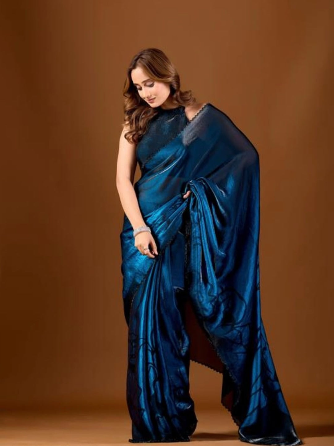 Peachmode Blue Ombre Floral Printed Space Silk Saree With Zarkan Border - Image 3