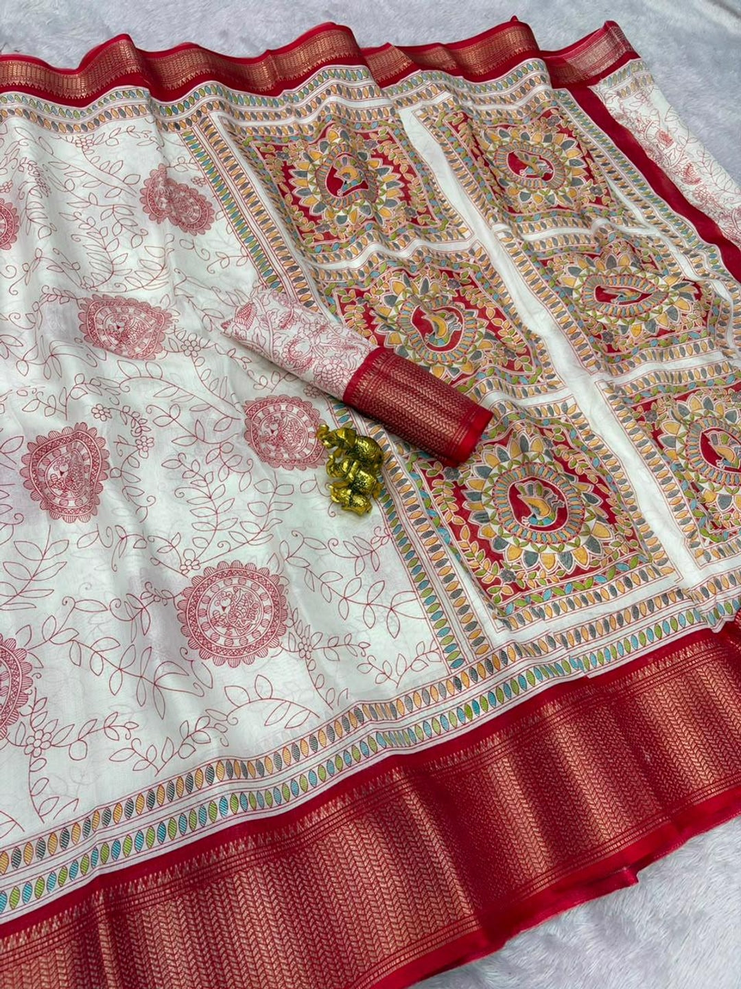 Peachmode White Floral Printed Dola Silk Saree With Red Zari Border - Image 5