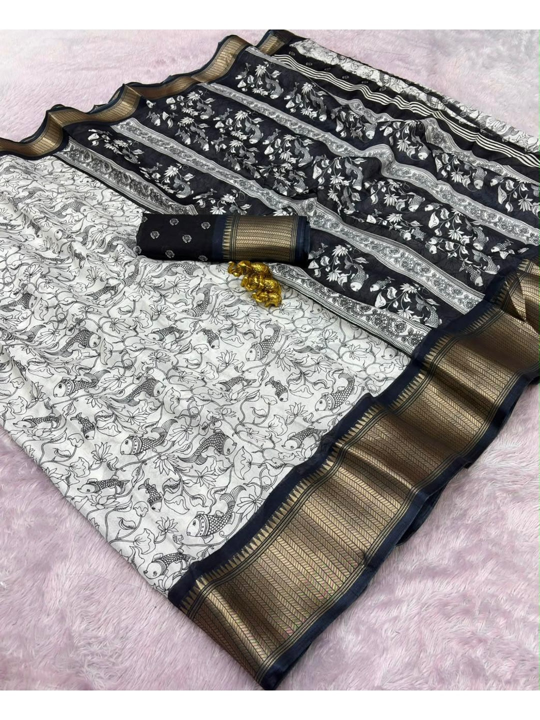 Peachmode White Floral Printed Dola Silk Saree With Black Zari Border - Image 3