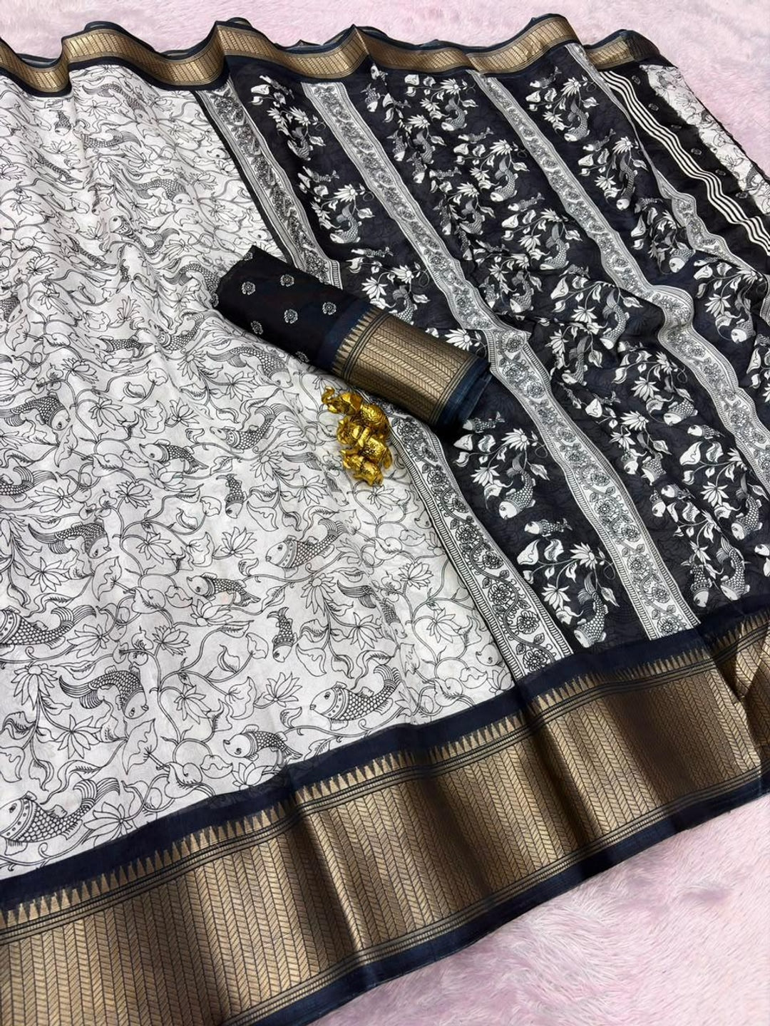 Peachmode White Floral Printed Dola Silk Saree With Black Zari Border - Image 5
